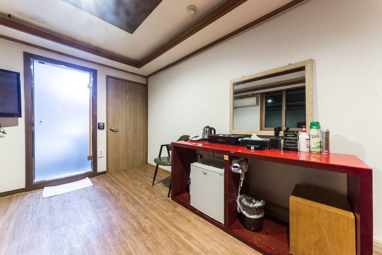 Pocheon Royal Hotel Exterior photo